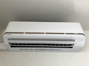 お掃除機能付エアコンクリーニング 東芝製RAS-2855RT1(W)2015年製｜おそうじ本舗三郷南店